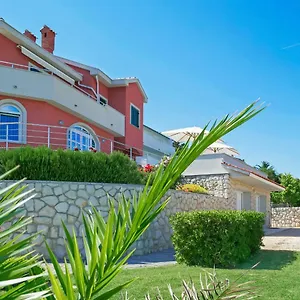 https://apartment-banjol-577-a2.primorje-gorskikotar.com